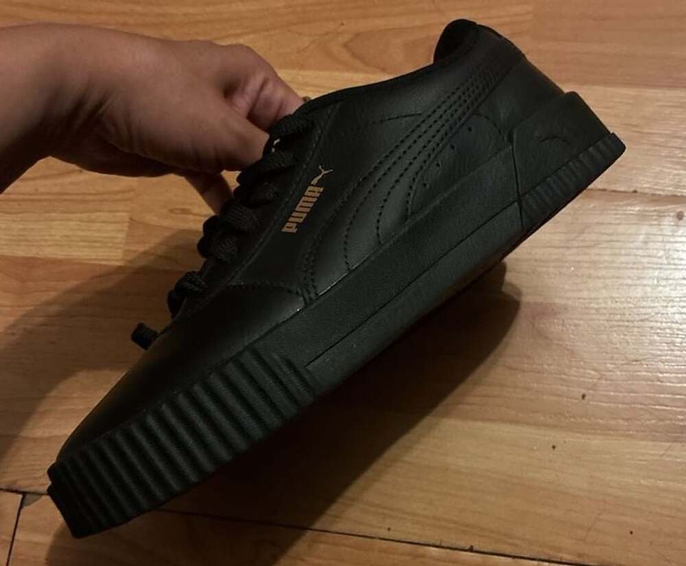 Puma Carina Leather Size 7 Black Gold